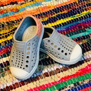 Jefferson Native shoes size 5 gray and salmon